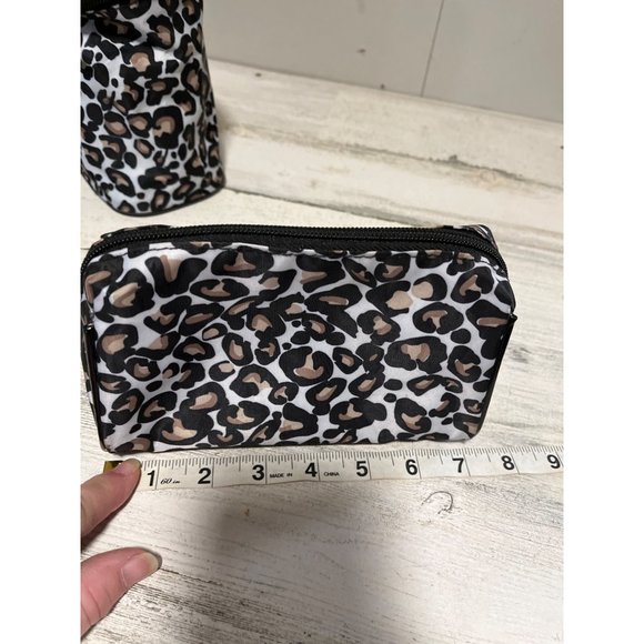 Modella zippered leopard print cosmetic bags. Set of two - Picture 9 of 10